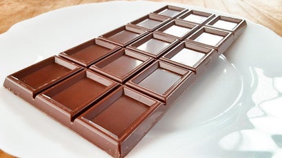 子どもにチョコレートを食べさせるのは何歳から？タイミングや量は？